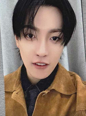 ATEEZ 随机卡包 - Ateez - GOLDEN HOUR PART.4 Lucky Draw Event Photocards + Polaroid